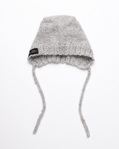 Light grey bonnet