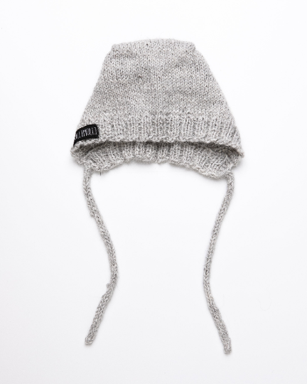 Light grey bonnet