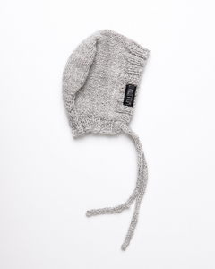 Light grey bonnet